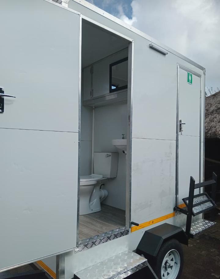 Solution Lens IT mobile VIP toilet trailer